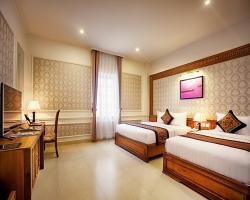 RIVERSIDE HOTEL 