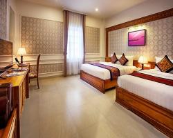 RIVERSIDE HOTEL 