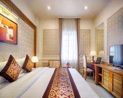 RIVERSIDE HOTEL 