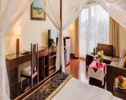 Khách sạn Quốc Hoa