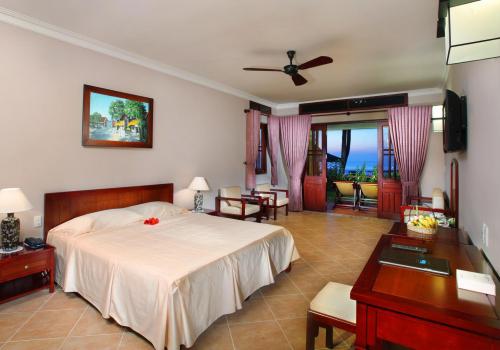 Deluxe Family Beach Front (Triple)