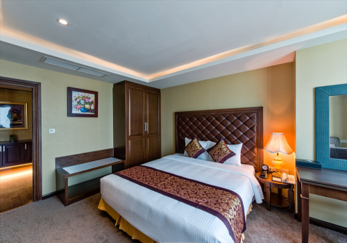 DELUXE ROOM