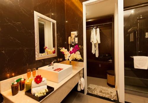 SUITE ROOM